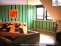 Schlafzimmer grüne gemalte Streifen.JPG